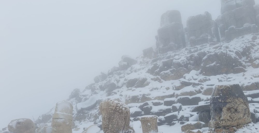 Nemrut Dağı’nın Zirvesi Beyaza Büründü