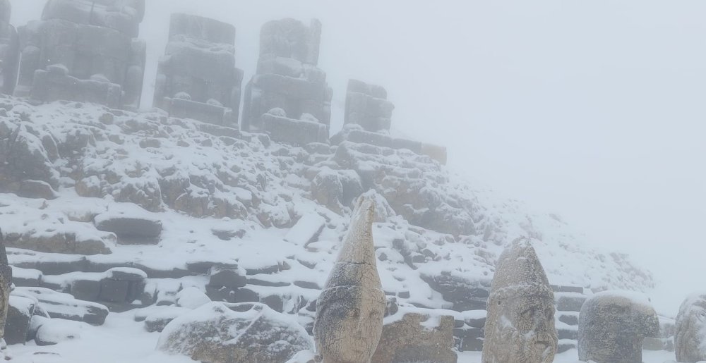 Nemrut Dağı’nın Zirvesi Beyaza Büründü