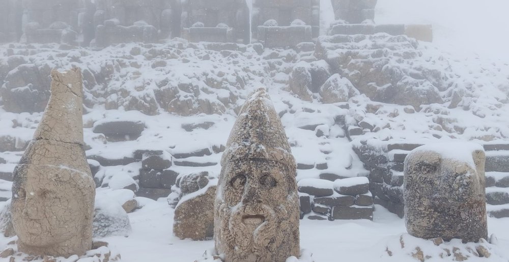 Nemrut Dağı’nın Zirvesi Beyaza Büründü