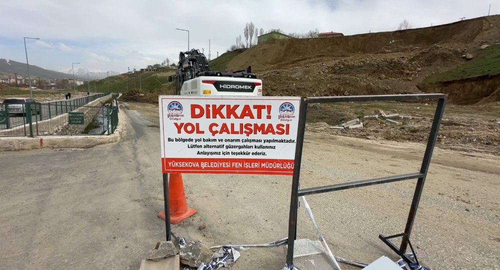 Yüksekova’da Heyelan: Pizok Yolunda Ulaşım 1 Aydır Tek Şeritten Sağlanıyor
