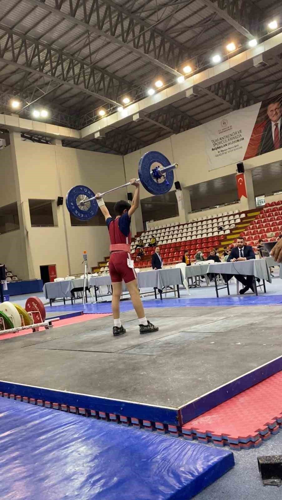 Ağrı’nın Gururu Osman Oğur.. Halterde İkinci Kez Türkiye Şampiyonu Oldu!