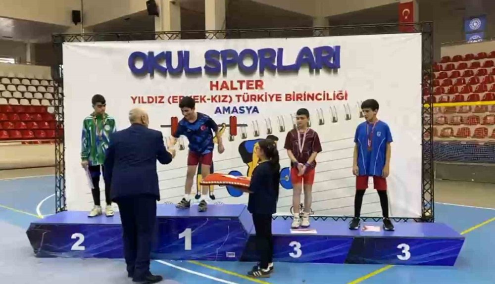 Ağrı’nın Gururu Osman Oğur.. Halterde İkinci Kez Türkiye Şampiyonu Oldu!