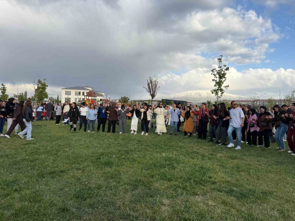 Iğdır’da Hıdırellez Şenliği Renkli Görüntülere Sahne Oldu