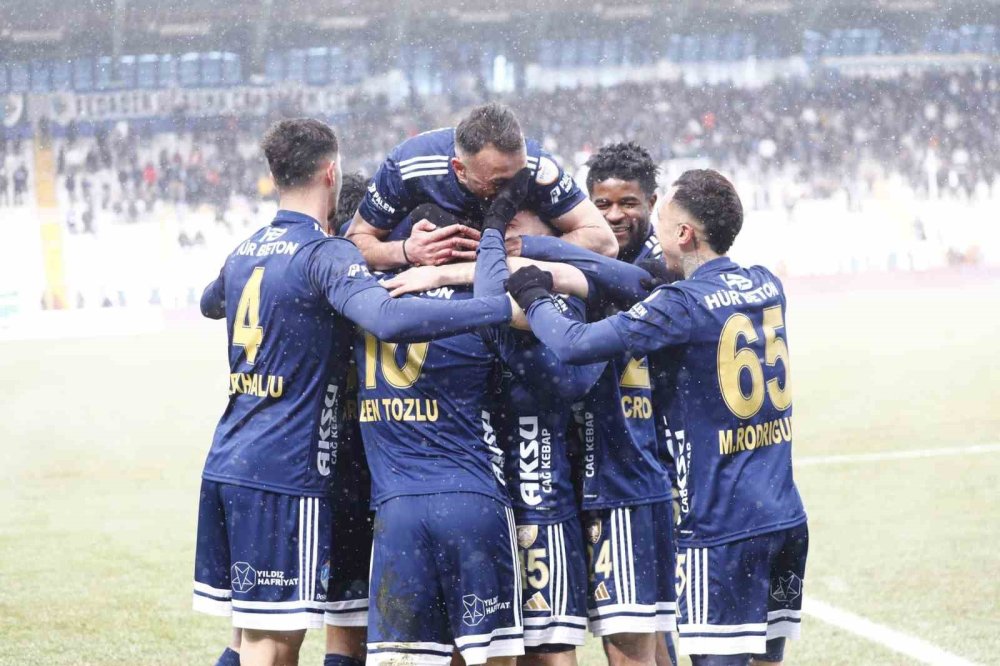 Rekorlarla Süper Lig’e Döndü.. Erzurumspor, Tarihi Sezonu Zirvede Tamamladı!