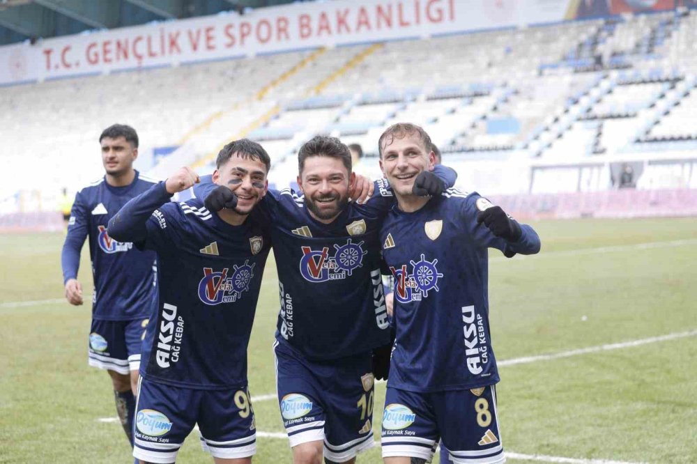 Rekorlarla Süper Lig’e Döndü.. Erzurumspor, Tarihi Sezonu Zirvede Tamamladı!