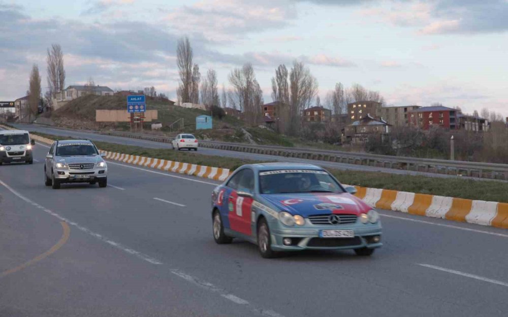 Almanya’dan Nepal’e Uzanan Ralli.. Ahlat’ın Tarihi Mirası İlgi Odağı Oldu!