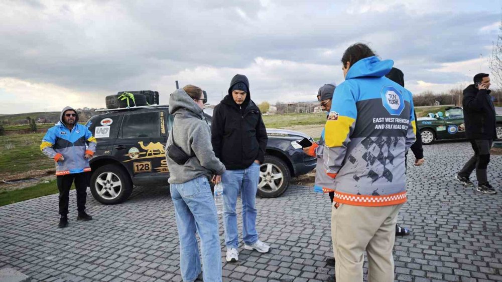 Almanya’dan Nepal’e Uzanan Ralli.. Ahlat’ın Tarihi Mirası İlgi Odağı Oldu!