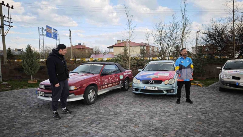 Almanya’dan Nepal’e Uzanan Ralli.. Ahlat’ın Tarihi Mirası İlgi Odağı Oldu!