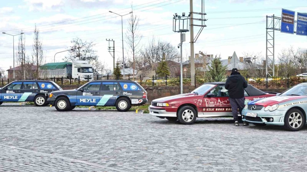 Almanya’dan Nepal’e Uzanan Ralli.. Ahlat’ın Tarihi Mirası İlgi Odağı Oldu!