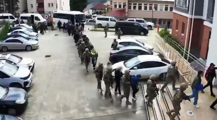 Artvin Merkezli 22 Kentte Suç Örgütlerine Operasyon.. 23 Şüpheli Tutuklandı!
