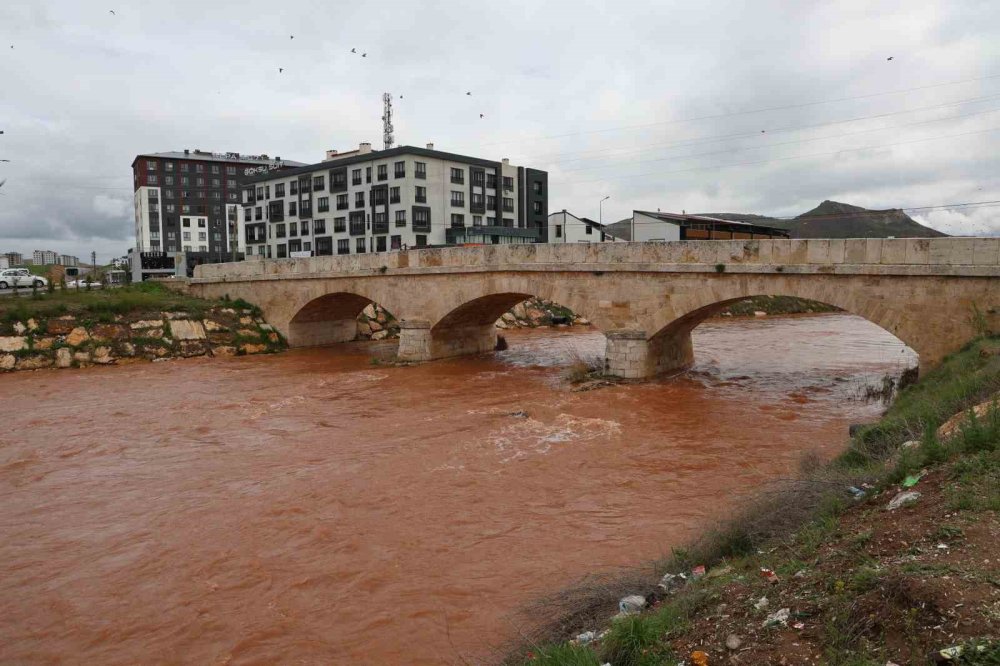 Kızılırmak’a Rengini Veren Fadlum Irmağı 8 Ay Sonra Yeniden Coştu
