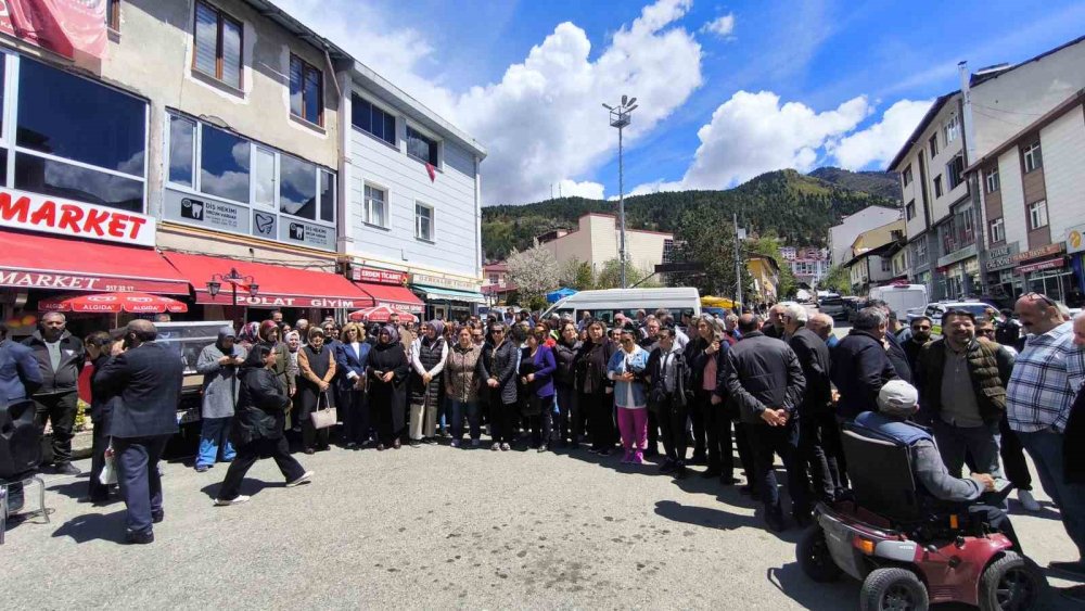 Artvin’de Nalan Kaya İçin Tepki Yürüyüşü.. Hiçbir Çocuk Susturulmasın!