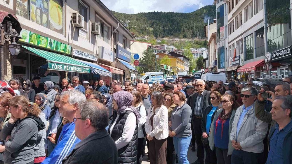Artvin’de Nalan Kaya İçin Tepki Yürüyüşü.. Hiçbir Çocuk Susturulmasın!