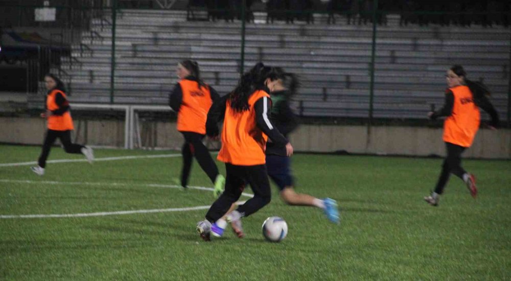 Erzurum’un İlk Kadın Futbol Takımı Sahaya Çıkıyor.. Hedef 2. Lig ve Başarı!