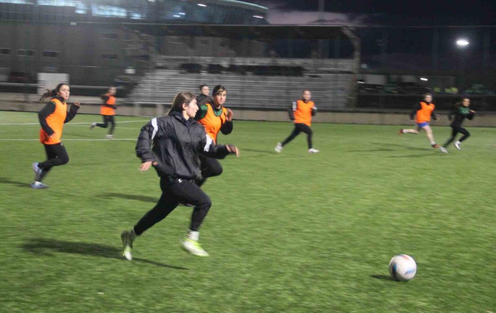 Erzurum’un İlk Kadın Futbol Takımı Sahaya Çıkıyor.. Hedef 2. Lig ve Başarı!