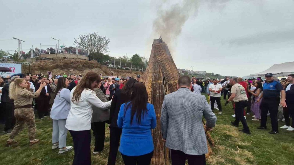Kakava Ateşi Tekirdağ’ı Sardı: Baharı Danslarla Karşıladılar