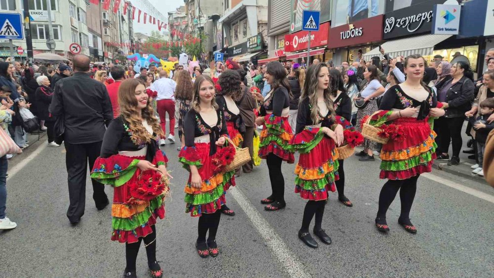 Kakava Ateşi Tekirdağ’ı Sardı: Baharı Danslarla Karşıladılar