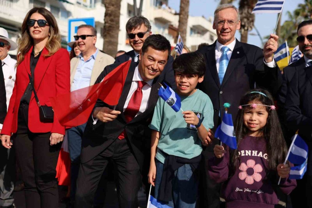 Marmaris’te “Latin Fest” Renkli Görüntülerle Başladı