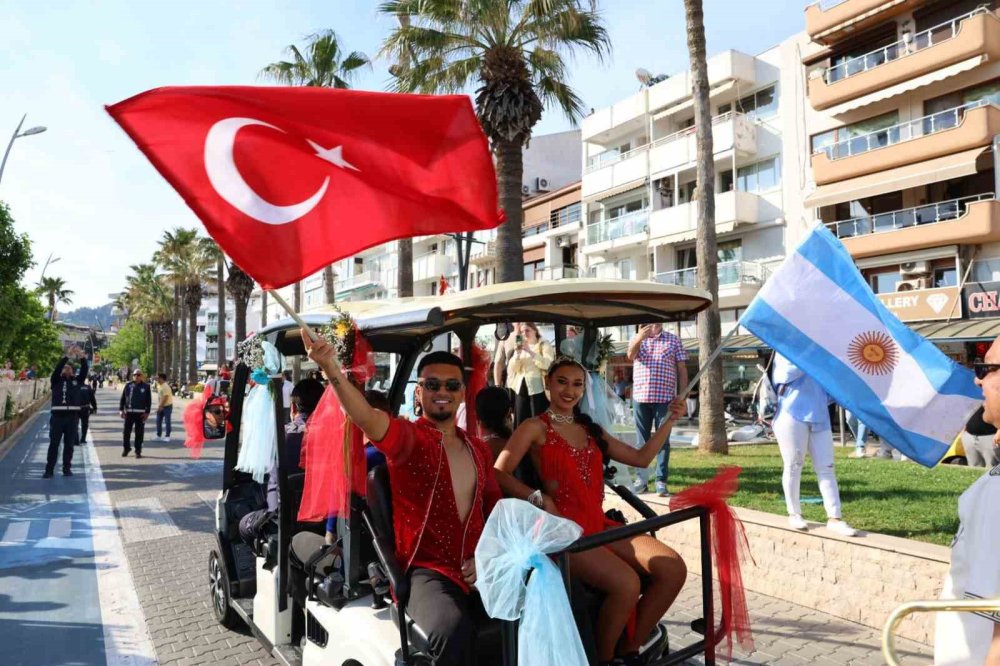 Marmaris’te “Latin Fest” Renkli Görüntülerle Başladı