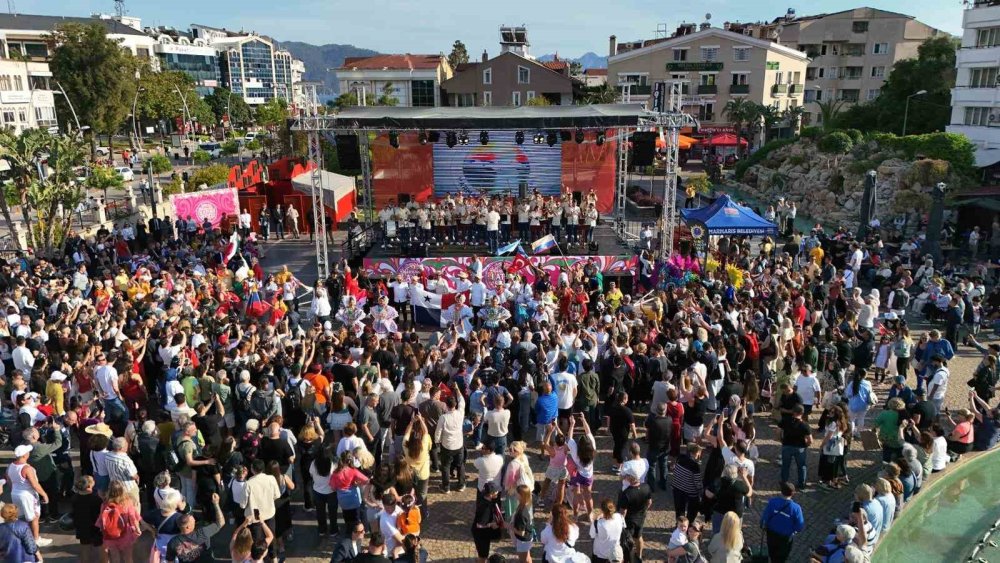Marmaris’te “Latin Fest” Renkli Görüntülerle Başladı