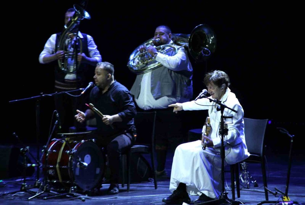 Ünlü Bosnalı Besteci Goran Bregovic, Ankaralıları Coşturdu