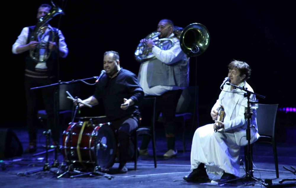 Ünlü Bosnalı Besteci Goran Bregovic, Ankaralıları Coşturdu