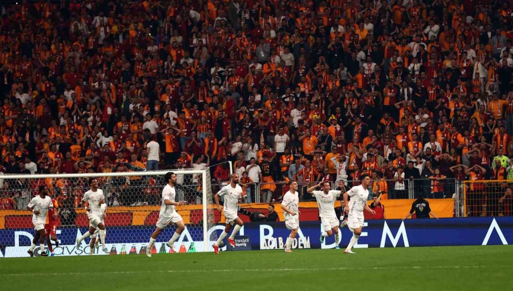 Galatasaray’dan Tarihi Zafer.. Süper Lig’de 26. Şampiyonluk Geldi!