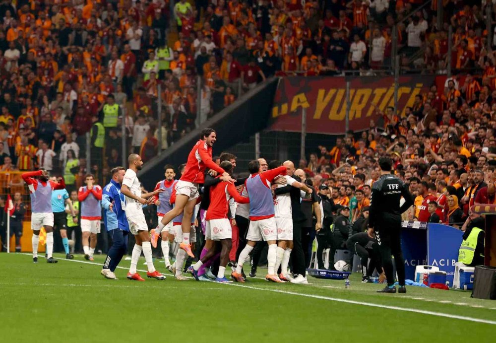 Galatasaray’dan Tarihi Zafer.. Süper Lig’de 26. Şampiyonluk Geldi!