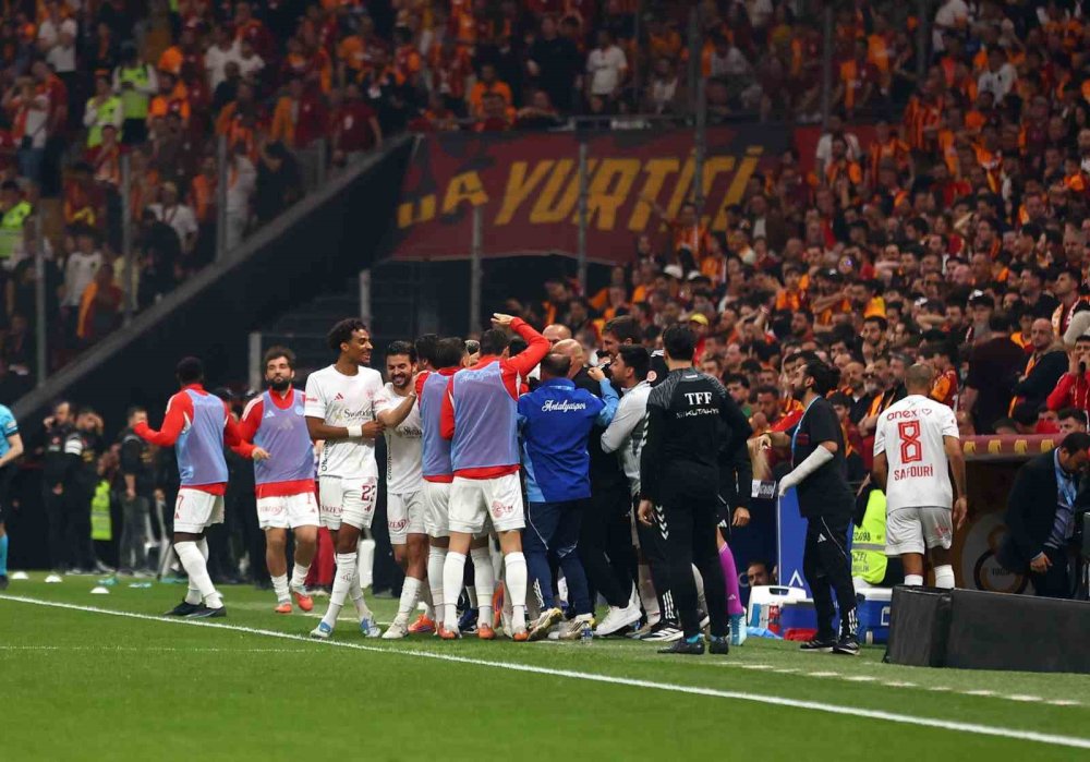 Galatasaray’dan Tarihi Zafer.. Süper Lig’de 26. Şampiyonluk Geldi!