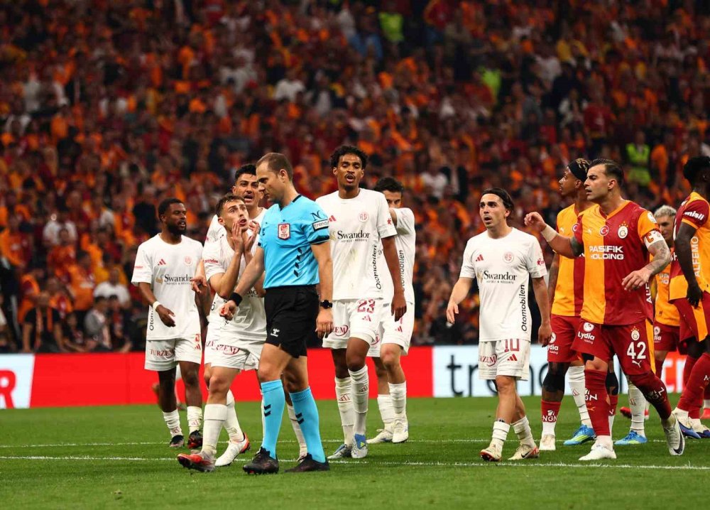Galatasaray’dan Tarihi Zafer.. Süper Lig’de 26. Şampiyonluk Geldi!