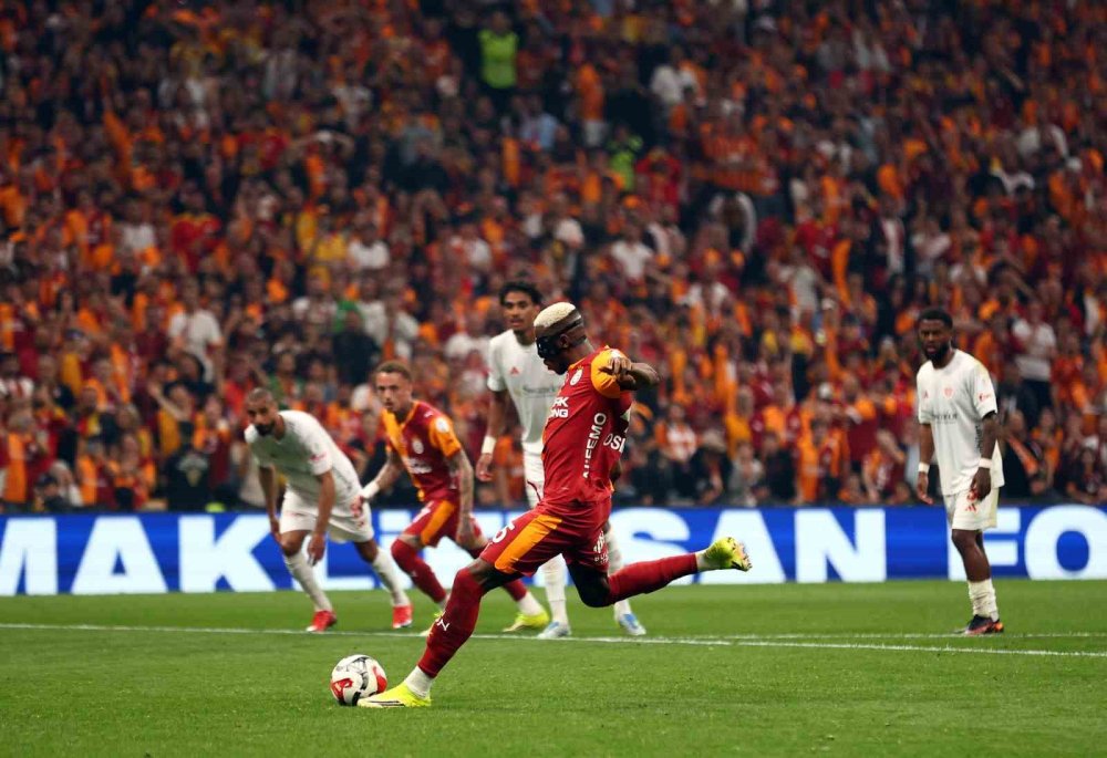 Galatasaray’dan Tarihi Zafer.. Süper Lig’de 26. Şampiyonluk Geldi!
