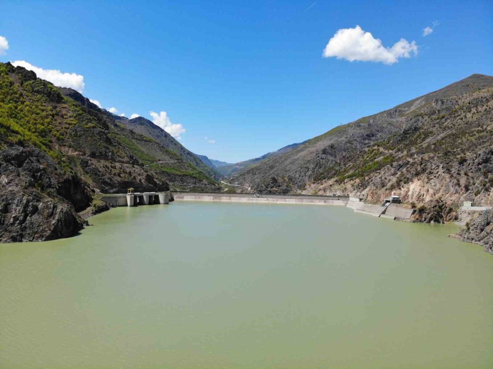 Gümüşhane’de Barajlar Doldu, Tonlarca Su Tahliye Edilmeye Başlandı