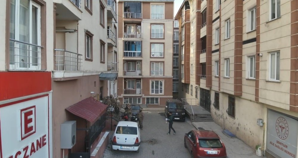 Kars’ta Rüşvet ve Kaçakçılık Operasyonu.. Aktif Polis Memuru Dahil 7 Kişi Tutuklandı!