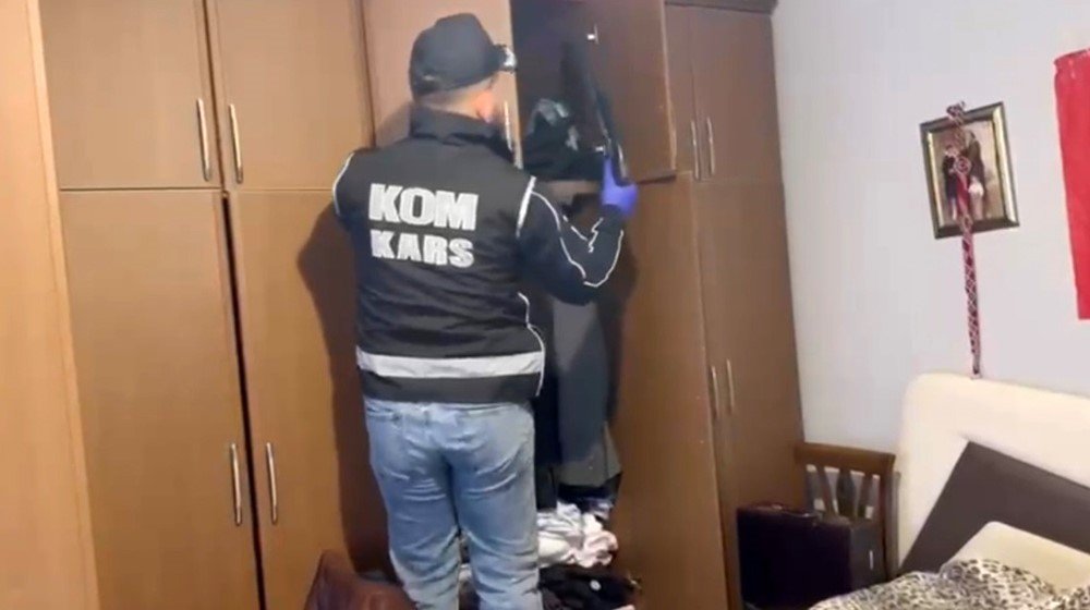 Kars’ta Rüşvet ve Kaçakçılık Operasyonu.. Aktif Polis Memuru Dahil 7 Kişi Tutuklandı!