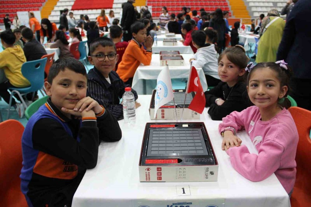Kars’ta Zeka Oyunları Heyecanı.. 400 Öğrenci Türkiye Şampiyonası İçin Yarıştı!