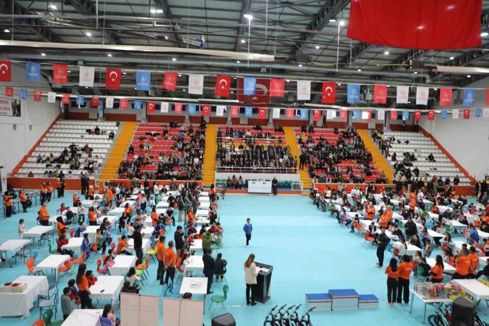 Kars’ta Zeka Oyunları Heyecanı.. 400 Öğrenci Türkiye Şampiyonası İçin Yarıştı!