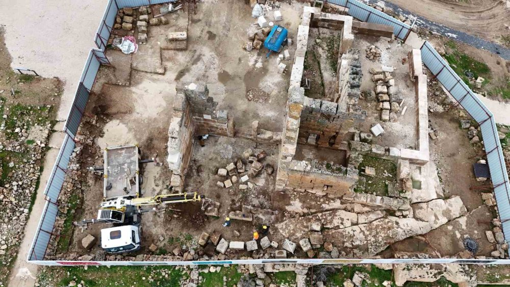 Zerzevan Kalesi’nde Restorasyon Çalışmaları Devam Ediyor