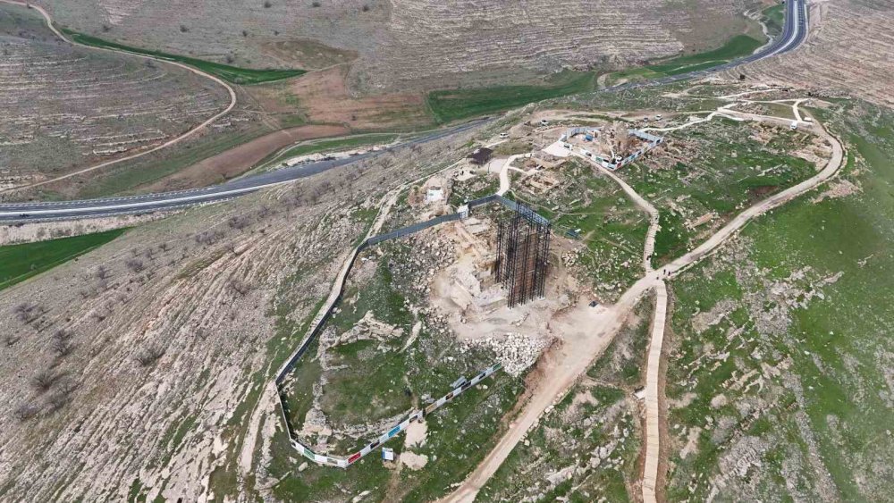 Zerzevan Kalesi’nde Restorasyon Çalışmaları Devam Ediyor