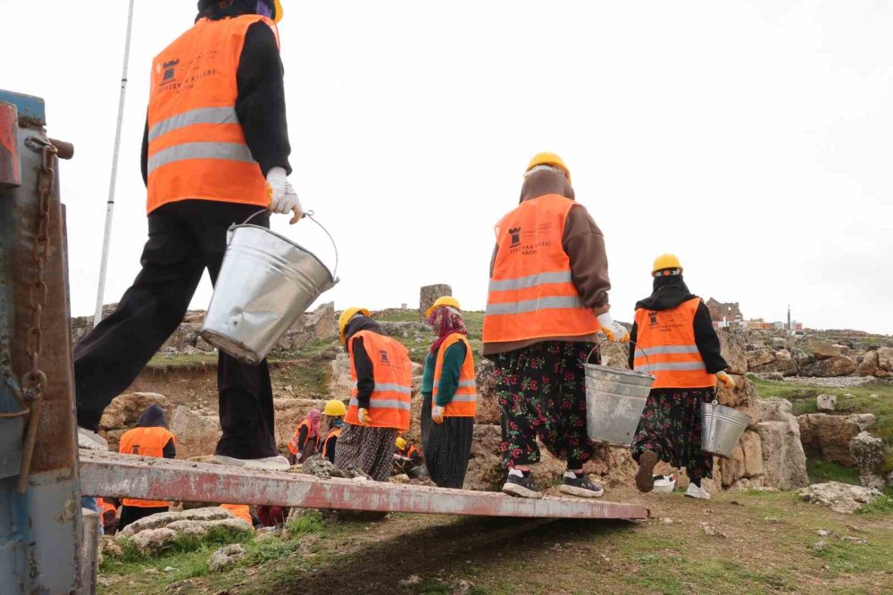Zerzevan Kalesi’nde Restorasyon Çalışmaları Devam Ediyor