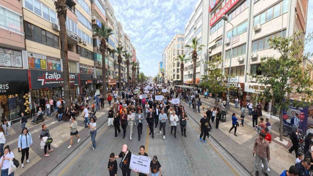 38. Uluslararası Amatör Tiyatro Festivali Renkli Kortejle Başladı