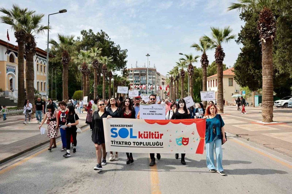 38. Uluslararası Amatör Tiyatro Festivali Renkli Kortejle Başladı