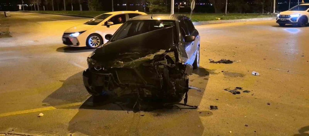 Erzurum’da Akşam Saatlerinde Trafik Kazası: 2 Yaralı
