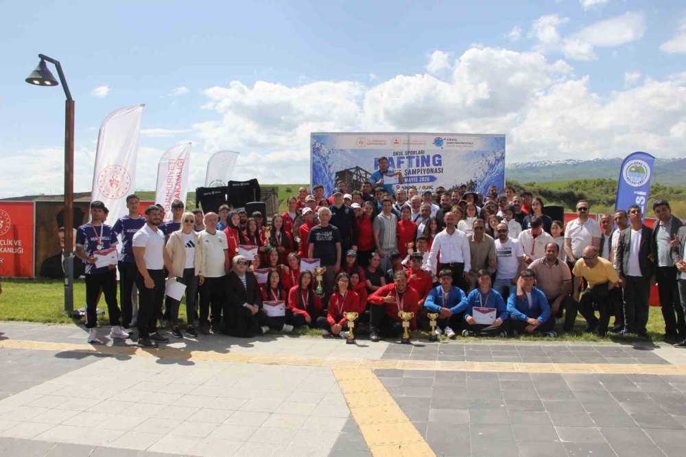 Genç’te Kano Yarışları Tamamlandı.. Murat Nehri’nde Büyük Rekabet Yaşandı!