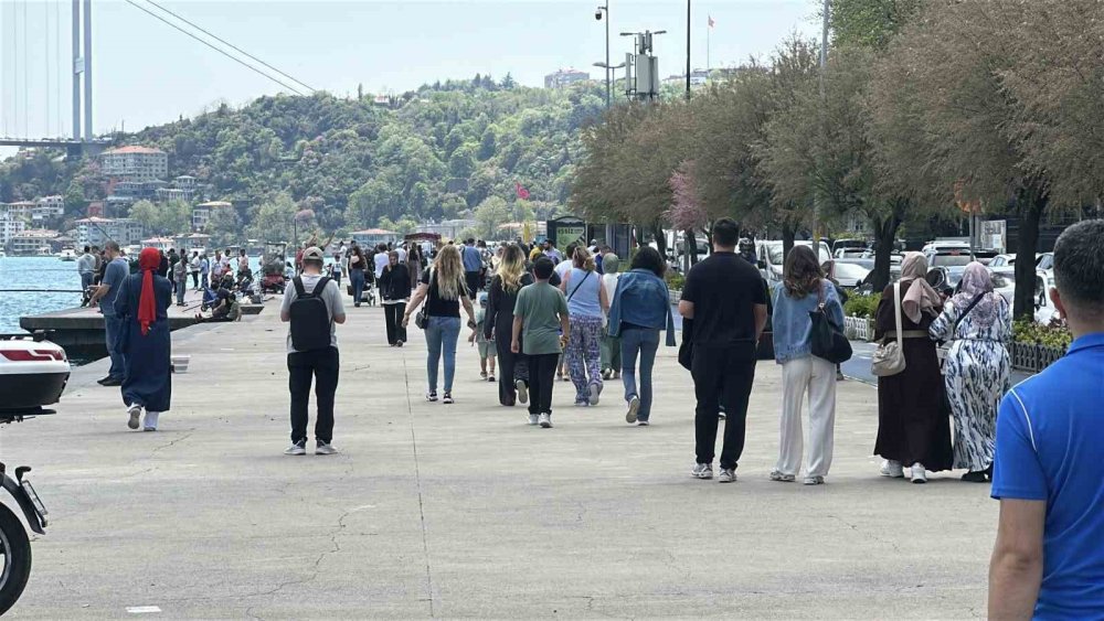 İstanbul’da Hafta Sonu: Güneşi Gören Sahile Koştu