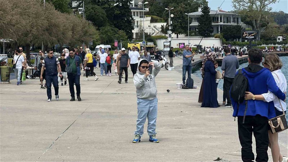 İstanbul’da Hafta Sonu: Güneşi Gören Sahile Koştu