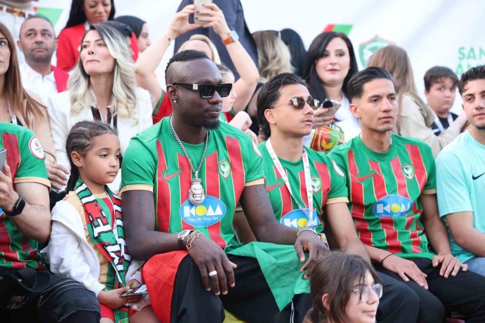 Amedspor Süper Lig Coşkusunu Diyarbakır’da Taçlandırdı.. Binler Meydanı Doldurdu!