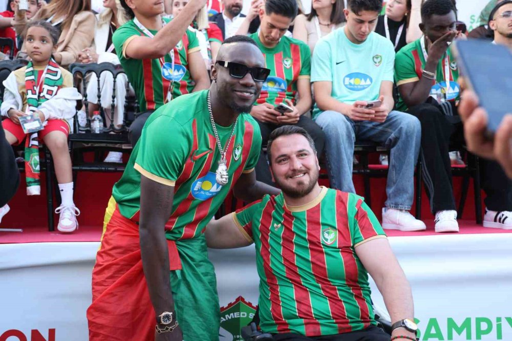 Amedspor Süper Lig Coşkusunu Diyarbakır’da Taçlandırdı.. Binler Meydanı Doldurdu!