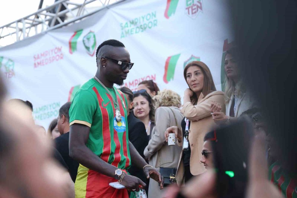 Amedspor Süper Lig Coşkusunu Diyarbakır’da Taçlandırdı.. Binler Meydanı Doldurdu!