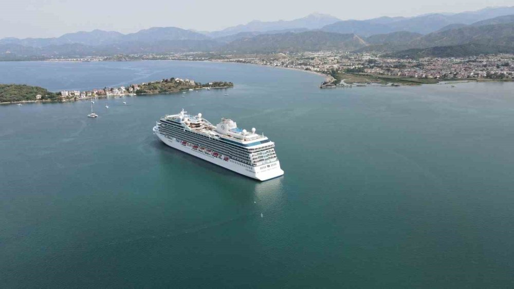 Fethiye’ye Sezonun İlk Kruvaziyer Gemisi Geldi