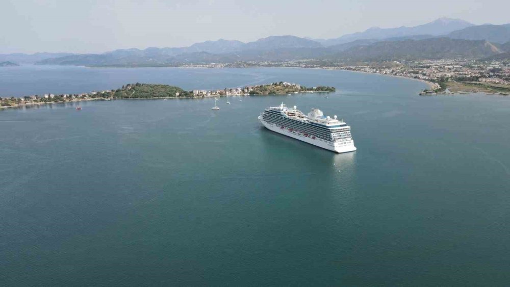 Fethiye’ye Sezonun İlk Kruvaziyer Gemisi Geldi